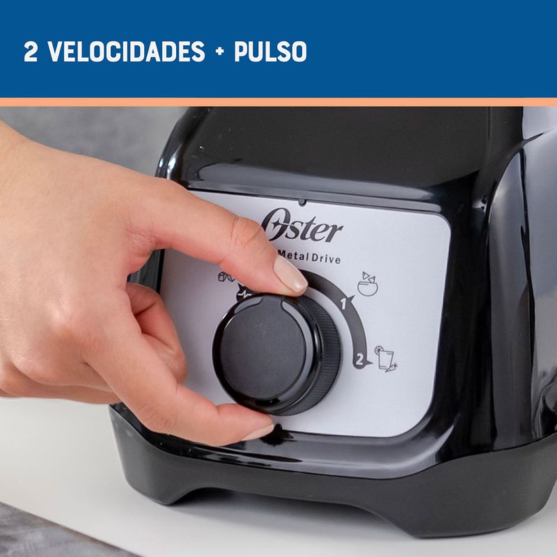 Licuadora-Oster®-con-Control-de-Perilla-2-Velocidades-mas-Pulso-con-Vaso-de-Vidrio-800-W-Negro-BLSTKAGBRD