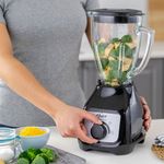 Licuadora-Oster®-con-Control-de-Perilla-2-Velocidades-mas-Pulso-con-Vaso-de-Vidrio-800-W-Negro-BLSTKAGBRD