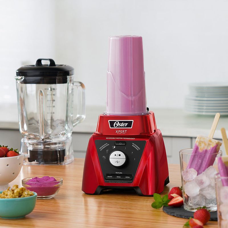 Licuadora-Xpert-Series™-Oster®-Motor-Reversible-con-Control-de-Texturas-Vaso-de-Vidrio-y-Vaso-de-Tritan™-Blend-N-Go-Roja--BLST3B-RPG