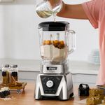 Licuadora-Xpert-Series™-Oster®-3-Programas-Automaticos-Control-de-Textura-Vaso-de-Vidrio-Vaso-Tritan™-Blend-N-Go-Niquelada-BLST3B-CPG