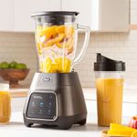 Licuadora-Oster®-Motor-Reversible-Pantalla-Tactil-3-Velocidades-y-2-Programas-Automaticos-700-W-Vaso-Blend-N-Go-Plateada-BLSTPYG1312XBG