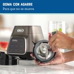Licuadora-Oster®-Motor-Reversible-Pantalla-Tactil-3-Velocidades-y-2-Programas-Automaticos-700-W-Vaso-Blend-N-Go-Plateada-BLSTPYG1312XBG