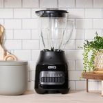 Licuadora-Oster®-con-Vaso-de-Vidrio-Refractario-Boroclass®-y-6-Velocidades-mas-Pulso-Ideal-para-Recetas-Frias-y-Calientes-Negro-BLSTPEGBPB