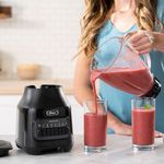 Licuadora-Oster®-con-Vaso-de-Vidrio-Refractario-Boroclass®-y-6-Velocidades-mas-Pulso-Ideal-para-Recetas-Frias-y-Calientes-Negro-BLSTPEGBPB