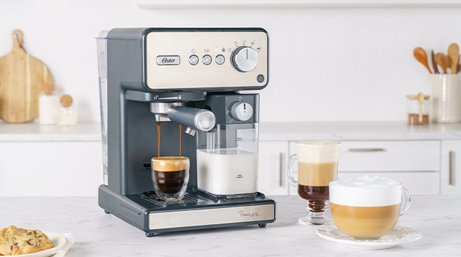 Oster Cafetera Automática de Espresso, PrimaLatte, Acero Inoxidable, BVSTEM6604SS​​